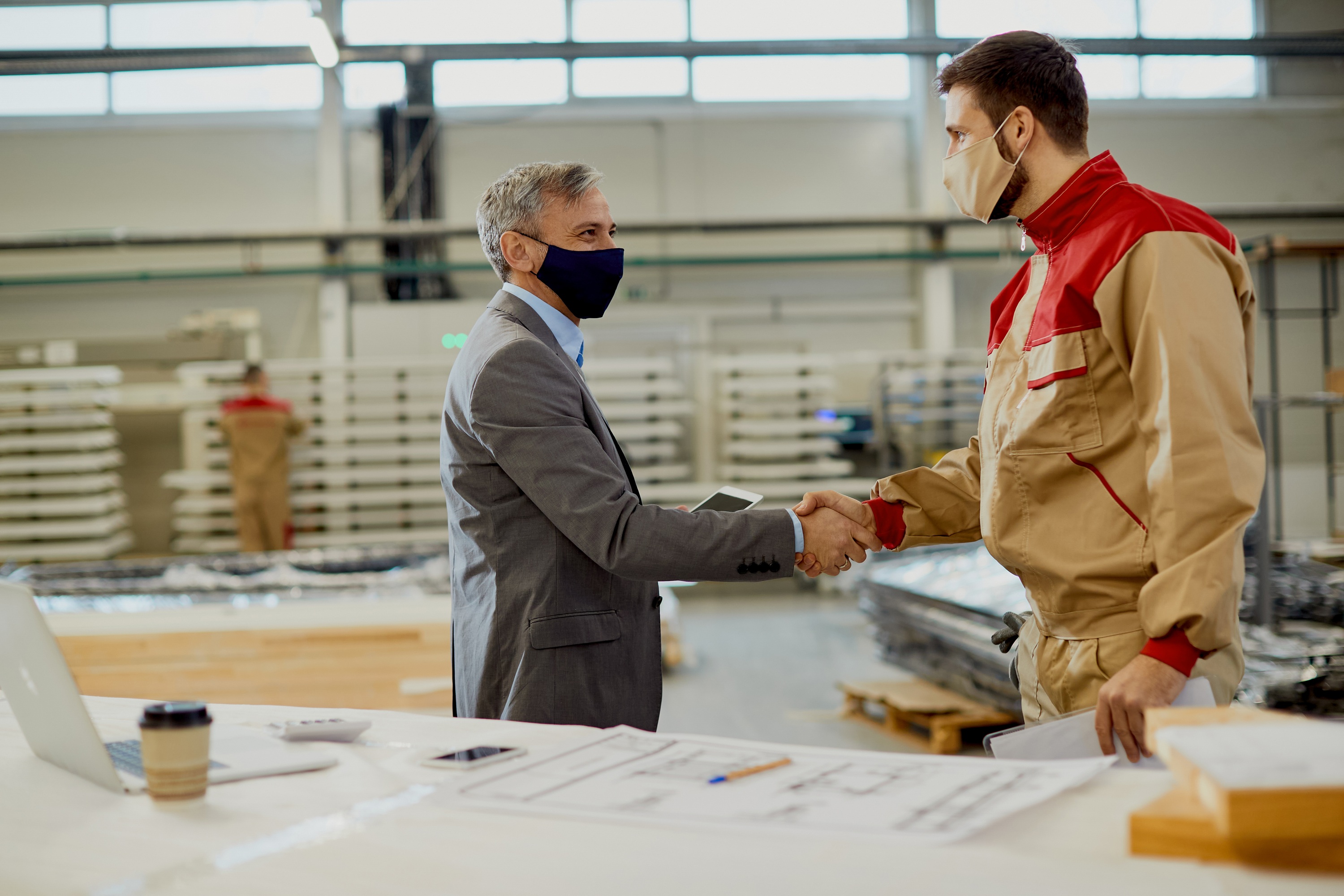 How to Negotiate Better Freight Rates with Carriers When You Are Not a Large Shipper