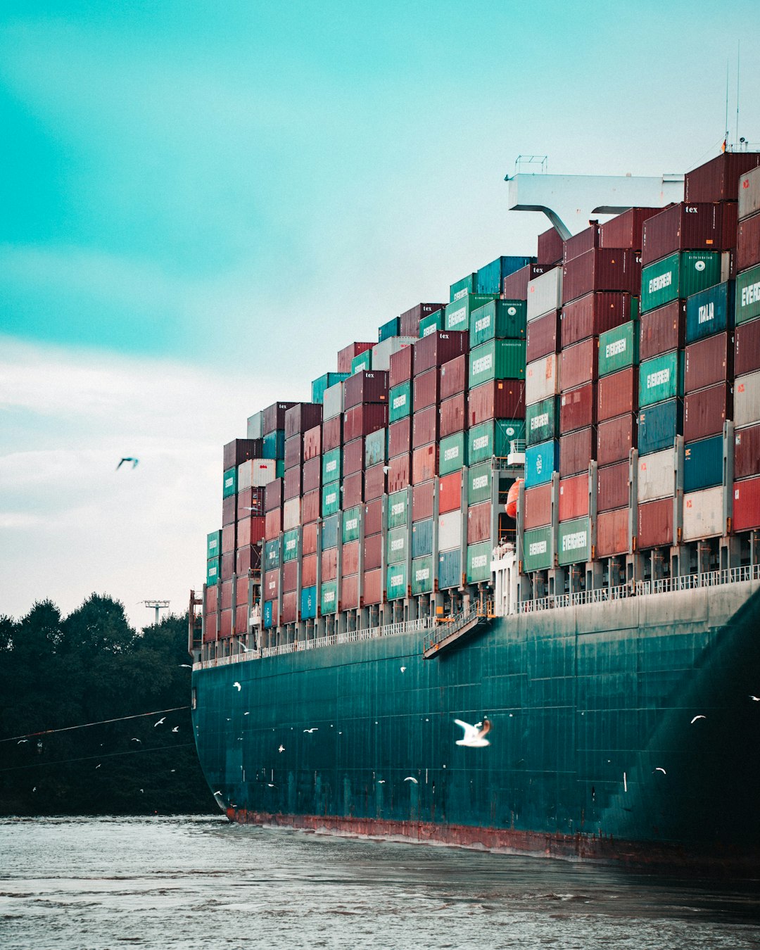 How AI Is Changing Customer Service in Freight Forwarding — Without Replacing the Humans
